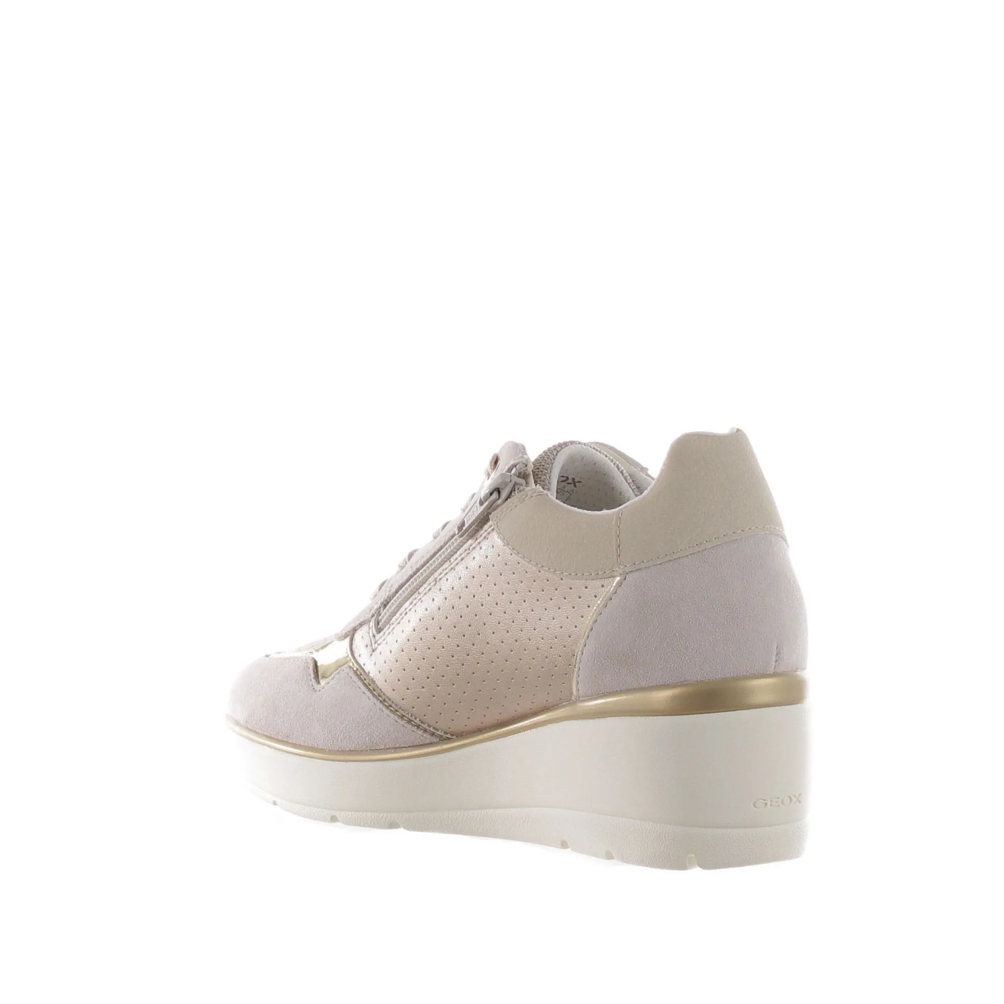 Sneakers in suede and metallic leather.